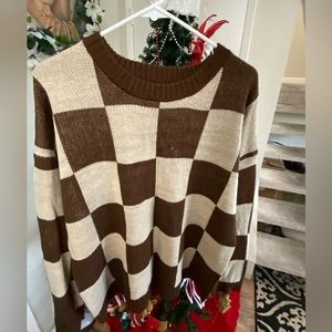 Size: XL. Color: brown and light brown.